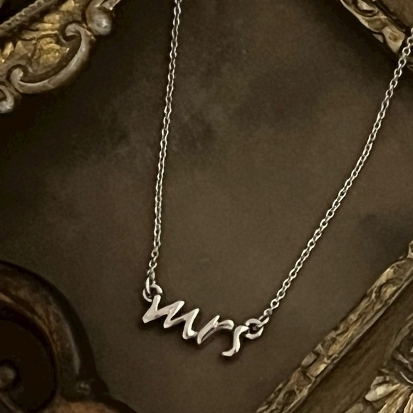 KATE SPADE • Silver Say Yes Mrs. Necklace - Picture 4 of 4